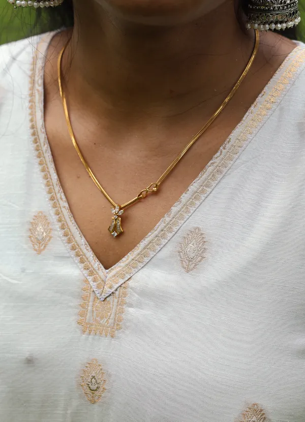 Mullapoovu_Premium_Dola_Linen_Silk_Kurta_In_Comfy_Fit