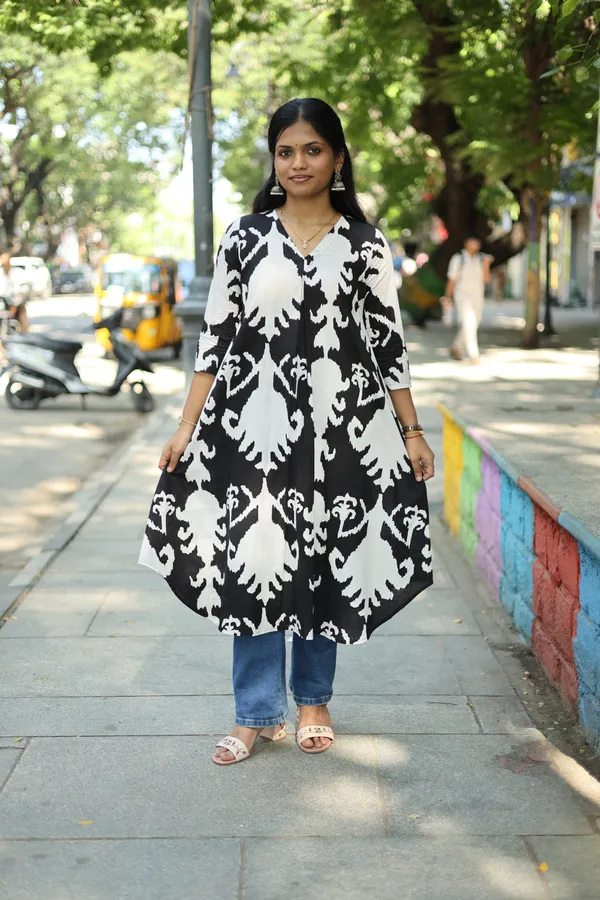 Box_Pleated_Long_Kurtis_Black