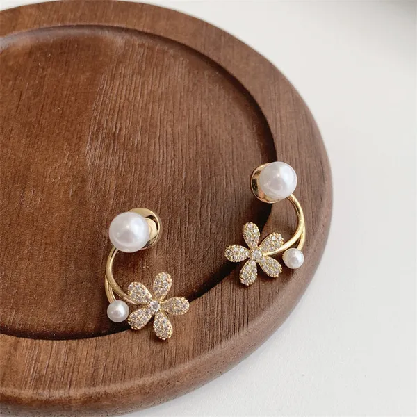 LYRA_-_AURA_-_PEARL_STATEMENT_EARRINGS_-_1