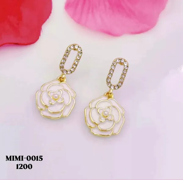 LYRA_-_AURA_-_PEARL_STATEMENT_EARRINGS_-_3
