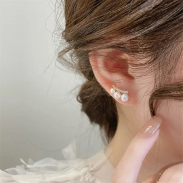 LYRA_-_AURA_-_PEARL_STATEMENT_EARRINGS_-_13