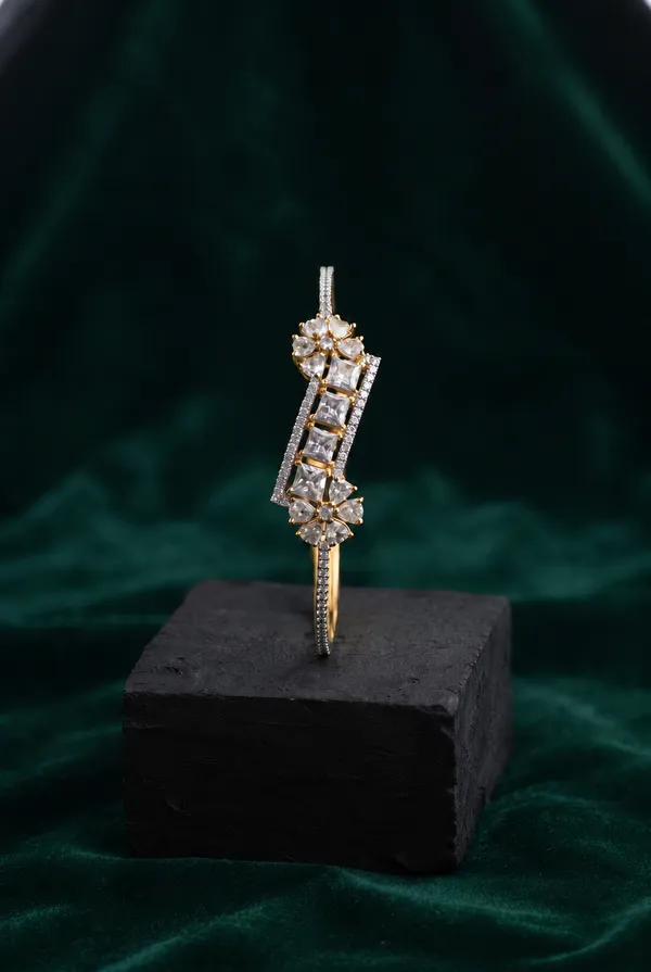 MEGA_–_Flower_Diamond_Replica_Openable_Kada