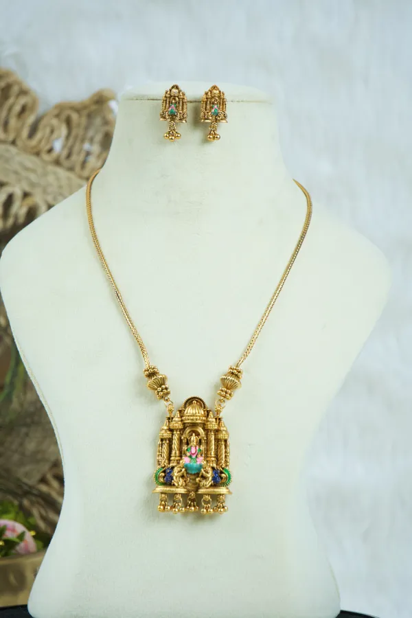 Traditional_-_Lakshmi_Single_Chain_Pendant
