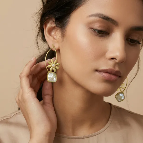LYRA_-_AURA_-_PEARL_STATEMENT_EARRINGS_-_6