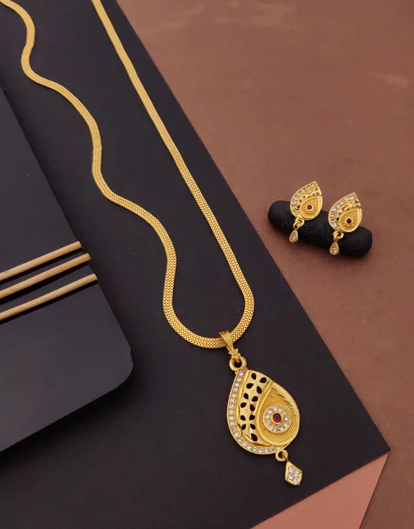 Micro_Gold_Plated_Ad_Diamond_Studded_Fancy_Oval_Pendant_Set_With_Chain