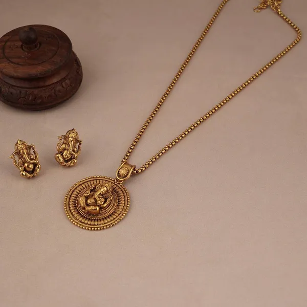 Traditional_Lord_Ganesha_Pendant_Necklace_Set_For_Women