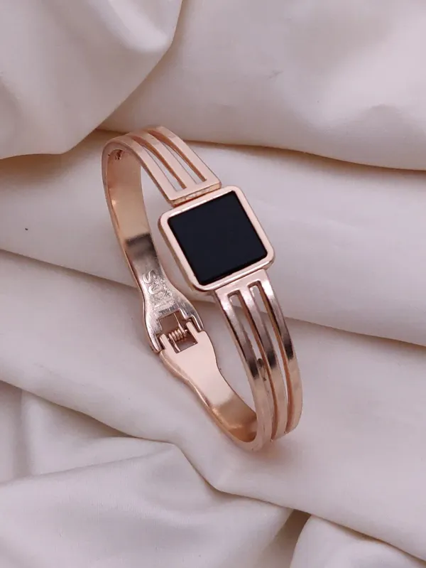 Modern_Rose_Gold_Bracelet_For_Women