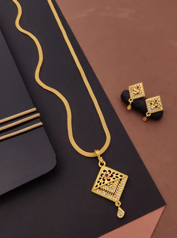 Micro_Gold_Plated_Ad_Diamond_Studded_Fancy_Oval_Pendant_Set_With_Chain