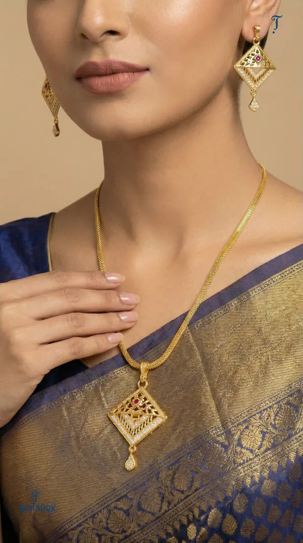 Micro_Gold_Plated_Ad_Diamond_Studded_Fancy_Oval_Pendant_Set_With_Chain