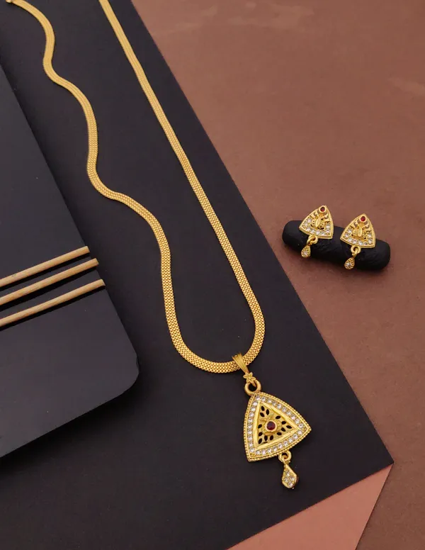 Micro_Gold_Plated_Ad_Diamond_Studded_Fancy_Oval_Pendant_Set_With_Chain