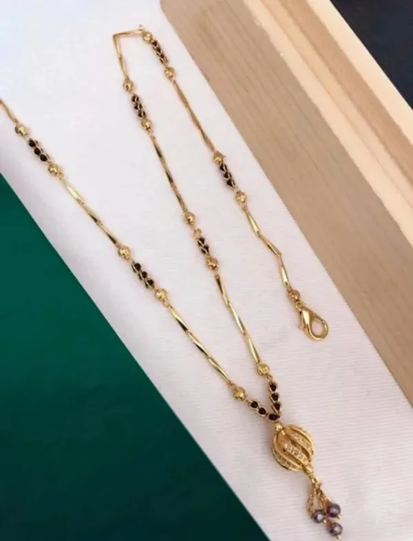 Classic_Chain_With_Gold_Tone_Pendant