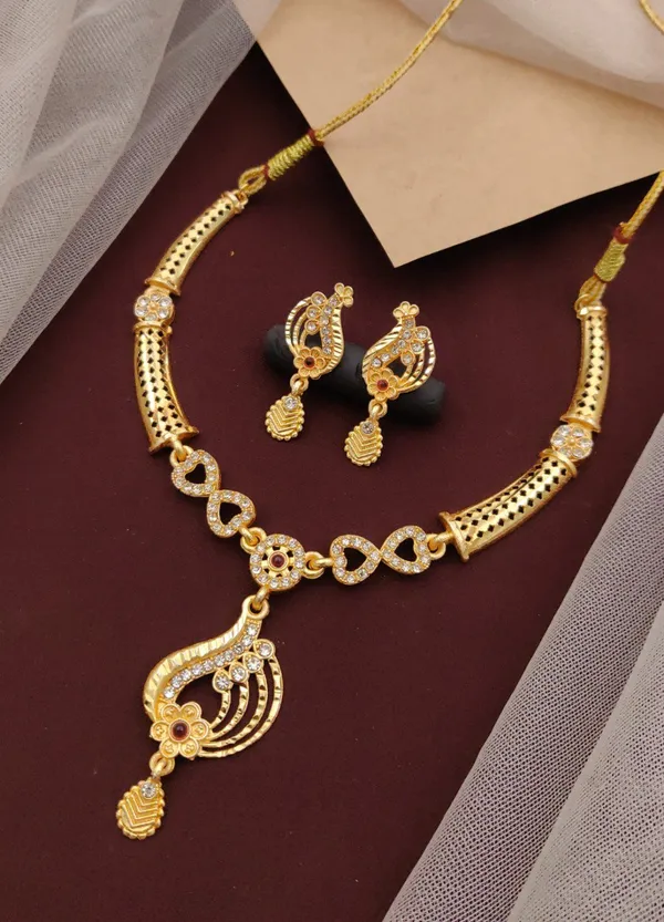 Traditional_Gold-Plated_Necklace_Set_With_Earrings