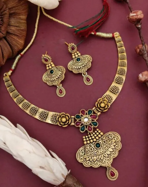 Peacock_Motif_Gold_Necklace_With_Multi_Stone_Floral_Pendant_Set