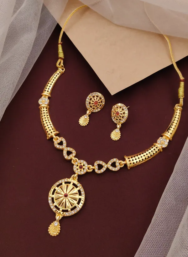 Traditional_Gold-Plated_Necklace_Set_With_Earrings