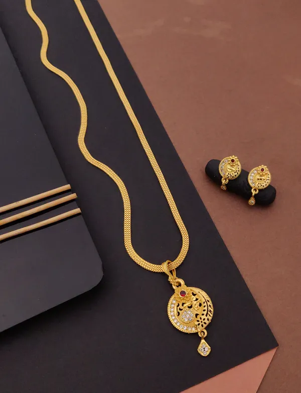 Micro_Gold_Plated_Ad_Diamond_Studded_Fancy_Oval_Pendant_Set_With_Chain