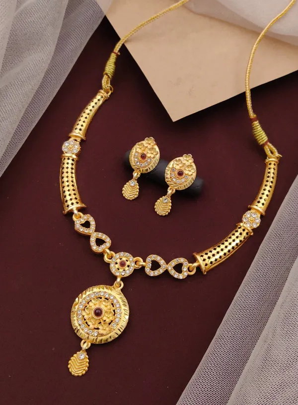 Traditional_Gold-Plated_Necklace_Set_With_Earrings