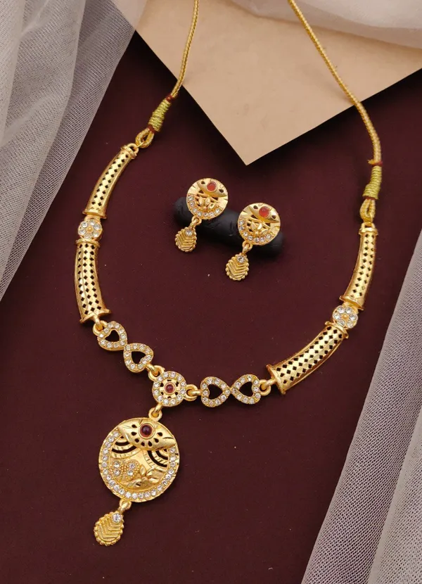 Traditional_Gold-Plated_Necklace_Set_With_Earrings