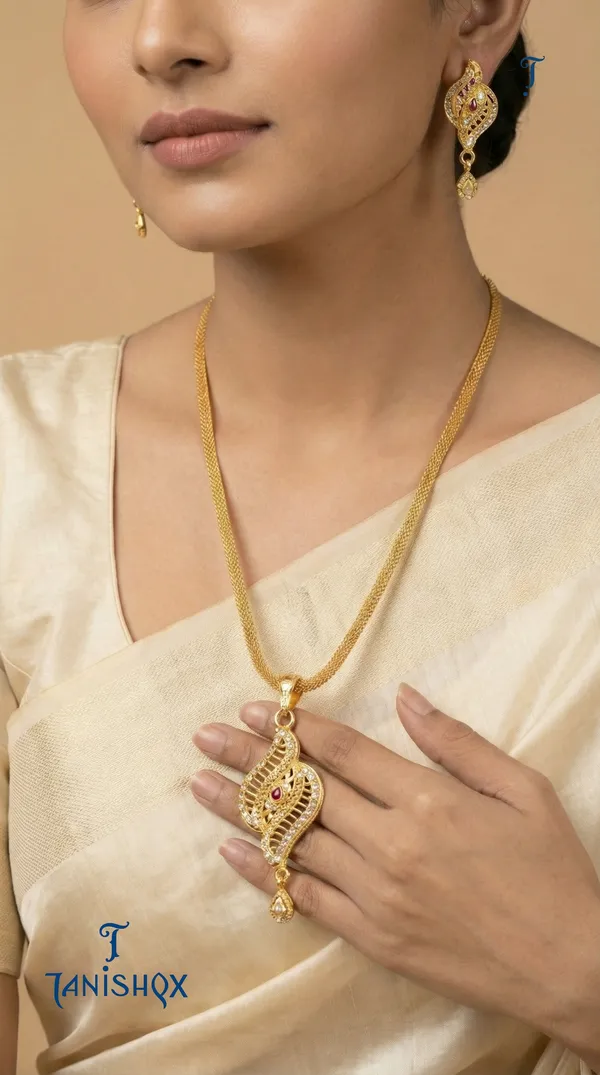 Micro_Gold_Plated_Ad_Diamond_Studded_Fancy_Oval_Pendant_Set_With_Chain