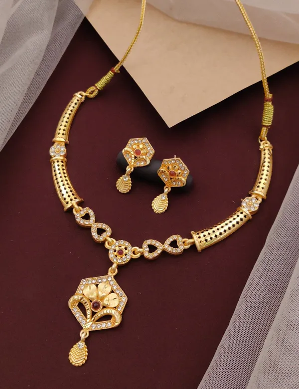 Traditional_Gold-Plated_Necklace_Set_With_Earrings