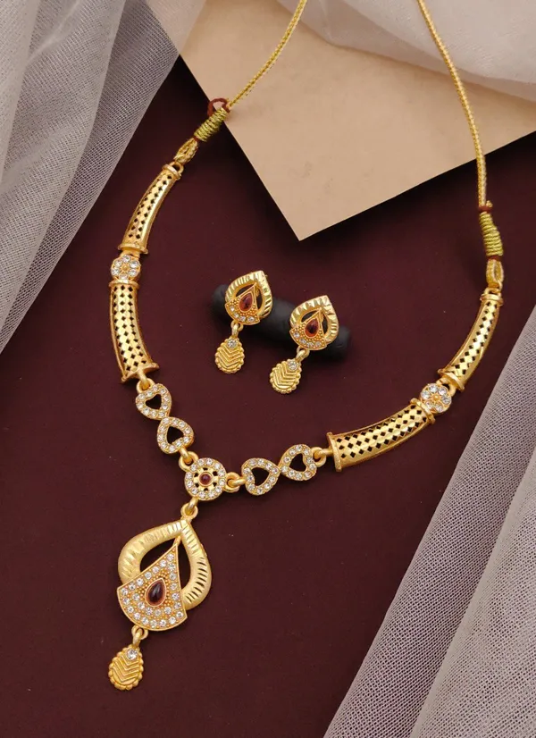 Traditional_Gold-Plated_Necklace_Set_With_Earrings