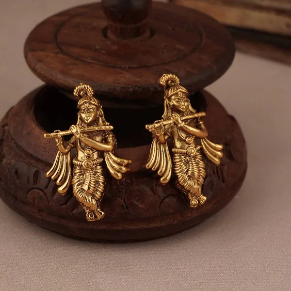Antique_Gold_Finish_Krishna_Pendant_Chain_Set_For_Women