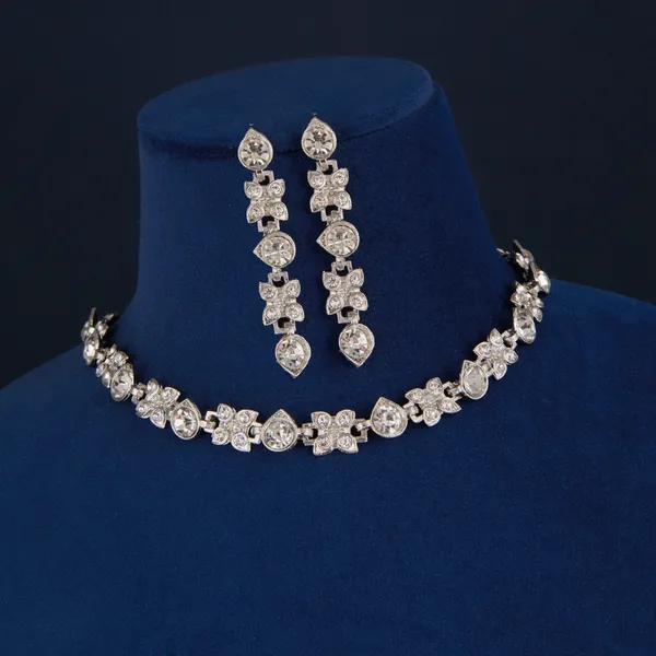 Elegant_Diamond_Look_Necklace_Set_With_Matching_Earrings_For_Women