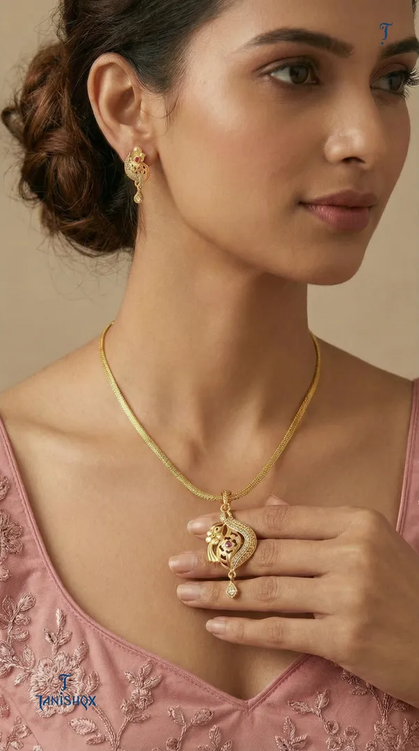 Micro_Gold_Plated_Ad_Diamond_Studded_Fancy_Oval_Pendant_Set_With_Chain