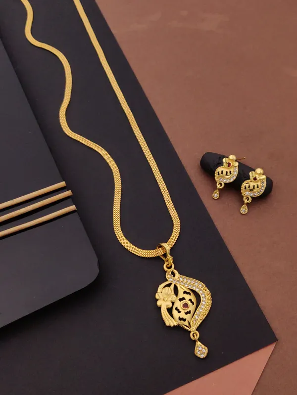 Micro_Gold_Plated_Ad_Diamond_Studded_Fancy_Oval_Pendant_Set_With_Chain