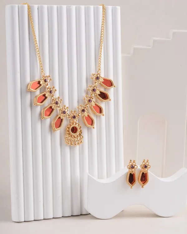 Traditional_Gold-Plated_Necklace_Set_With_Earrings