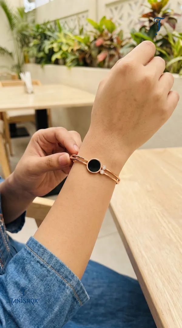 Modern_Rose_Gold_Bracelet_For_Women