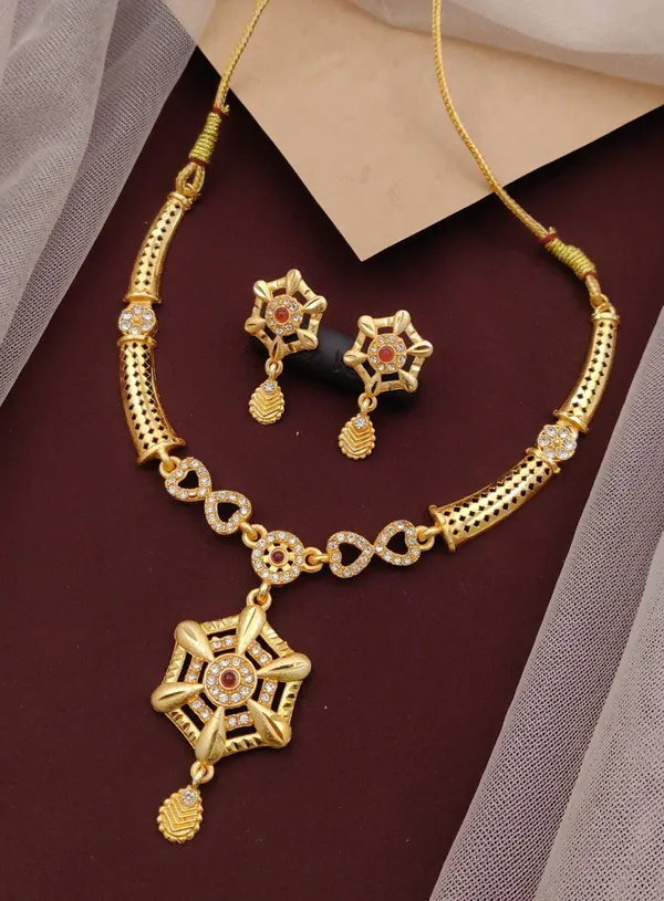 Traditional_Gold-Plated_Necklace_Set_With_Earrings