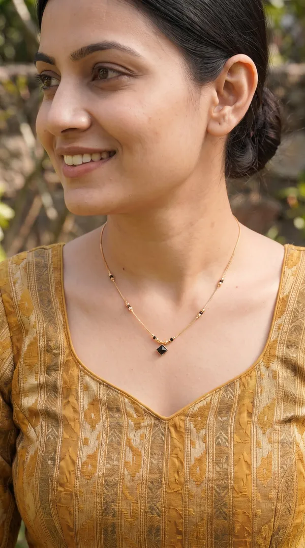 Gold-Toned_Black_Square_Crystal_Pendant_Necklace_for_Women