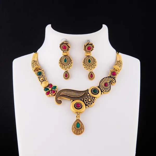 Classic_Gold_Plated_Necklace_Set_With_Colorful_Stone_Detailing
