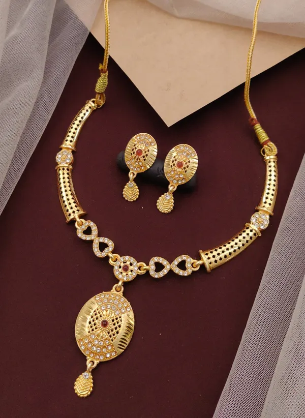 Traditional_Gold-Plated_Necklace_Set_With_Earrings