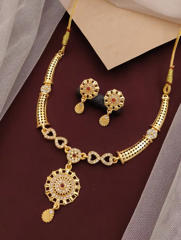Traditional_Gold-Plated_Necklace_Set_With_Earrings