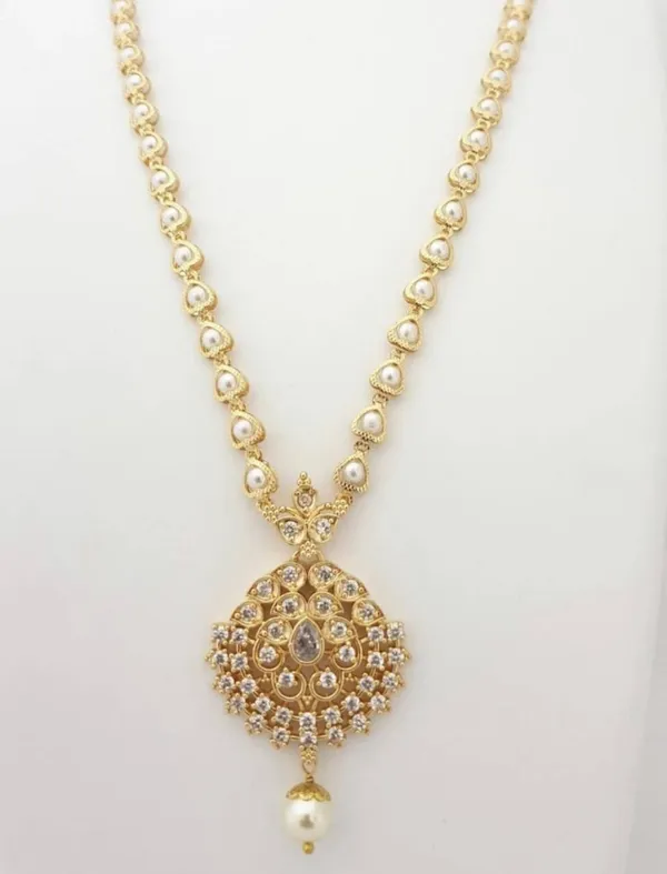 Traditional_Gold-Plated_Necklace_Set_With_Earrings