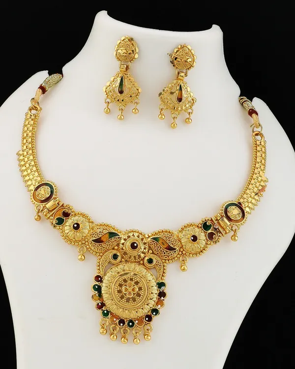 Traditional_Gold-Plated_Necklace_Set_With_Earrings