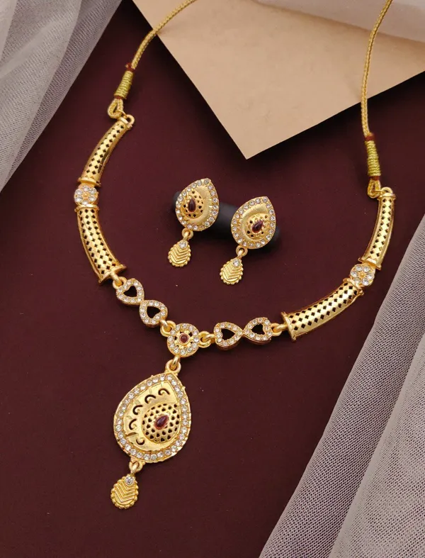 Traditional_Gold-Plated_Necklace_Set_With_Earrings