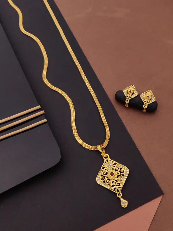 Micro_Gold_Plated_Ad_Diamond_Studded_Fancy_Oval_Pendant_Set_With_Chain