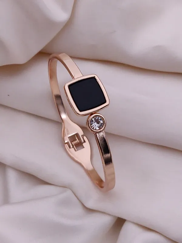 Modern_Rose_Gold_Bracelet_For_Women