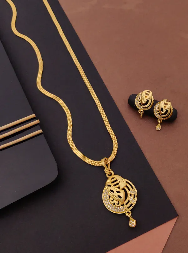 Micro_Gold_Plated_Ad_Diamond_Studded_Fancy_Oval_Pendant_Set_With_Chain