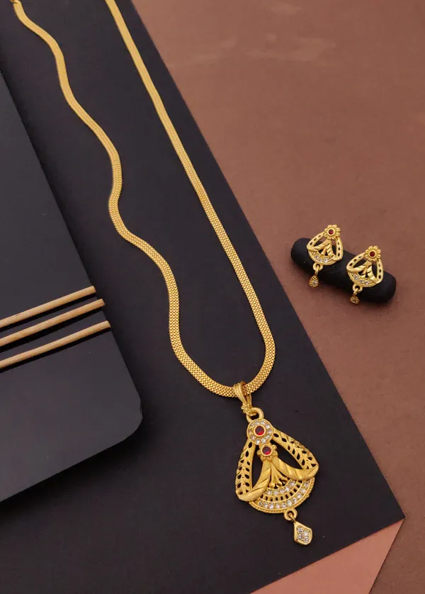 Micro_Gold_Plated_Ad_Diamond_Studded_Fancy_Oval_Pendant_Set_With_Chain