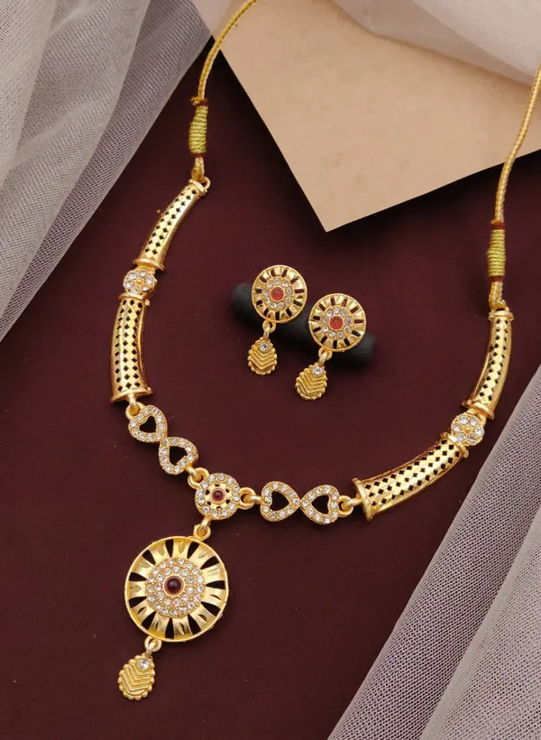 Traditional_Gold-Plated_Necklace_Set_With_Earrings