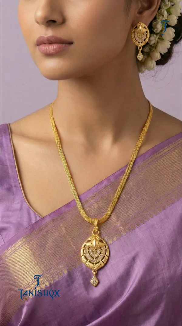 Micro_Gold_Plated_Ad_Diamond_Studded_Fancy_Oval_Pendant_Set_With_Chain