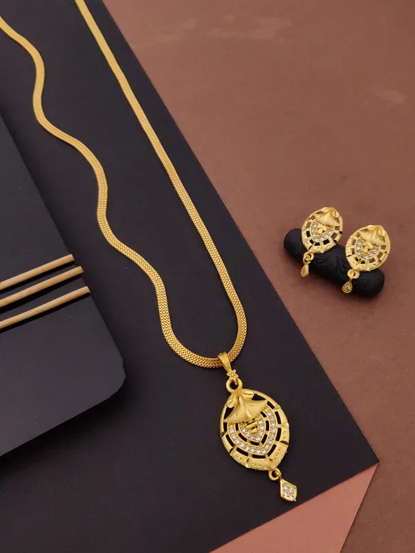 Micro_Gold_Plated_Ad_Diamond_Studded_Fancy_Oval_Pendant_Set_With_Chain