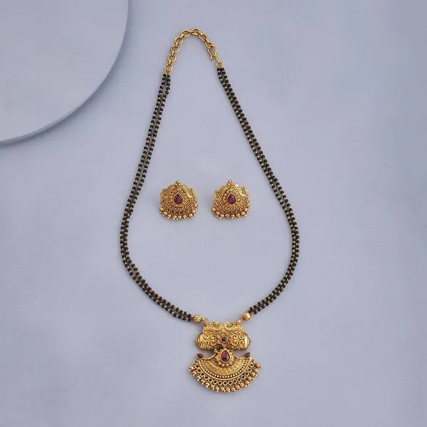 Designer_Mangalsutra_Pendant_With_Synthetic_Stone