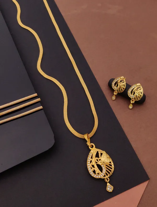 Micro_Gold_Plated_Ad_Diamond_Studded_Fancy_Oval_Pendant_Set_With_Chain
