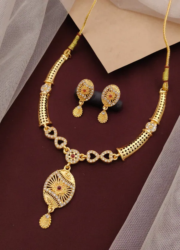 Traditional_Gold-Plated_Necklace_Set_With_Earrings