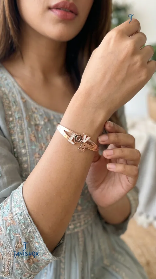 Modern_Rose_Gold_Bracelet_For_Women