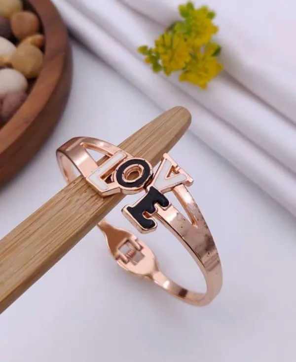 Modern_Rose_Gold_Bracelet_For_Women